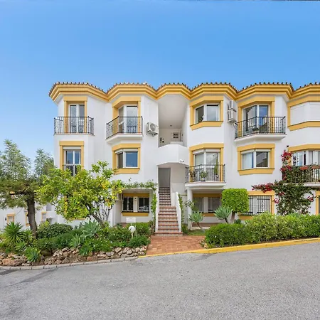 Charming Andalusian Style Flat Pool, Golf And Parking *